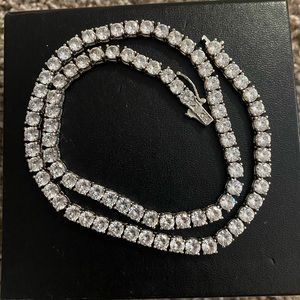 GLD Diamond necklace